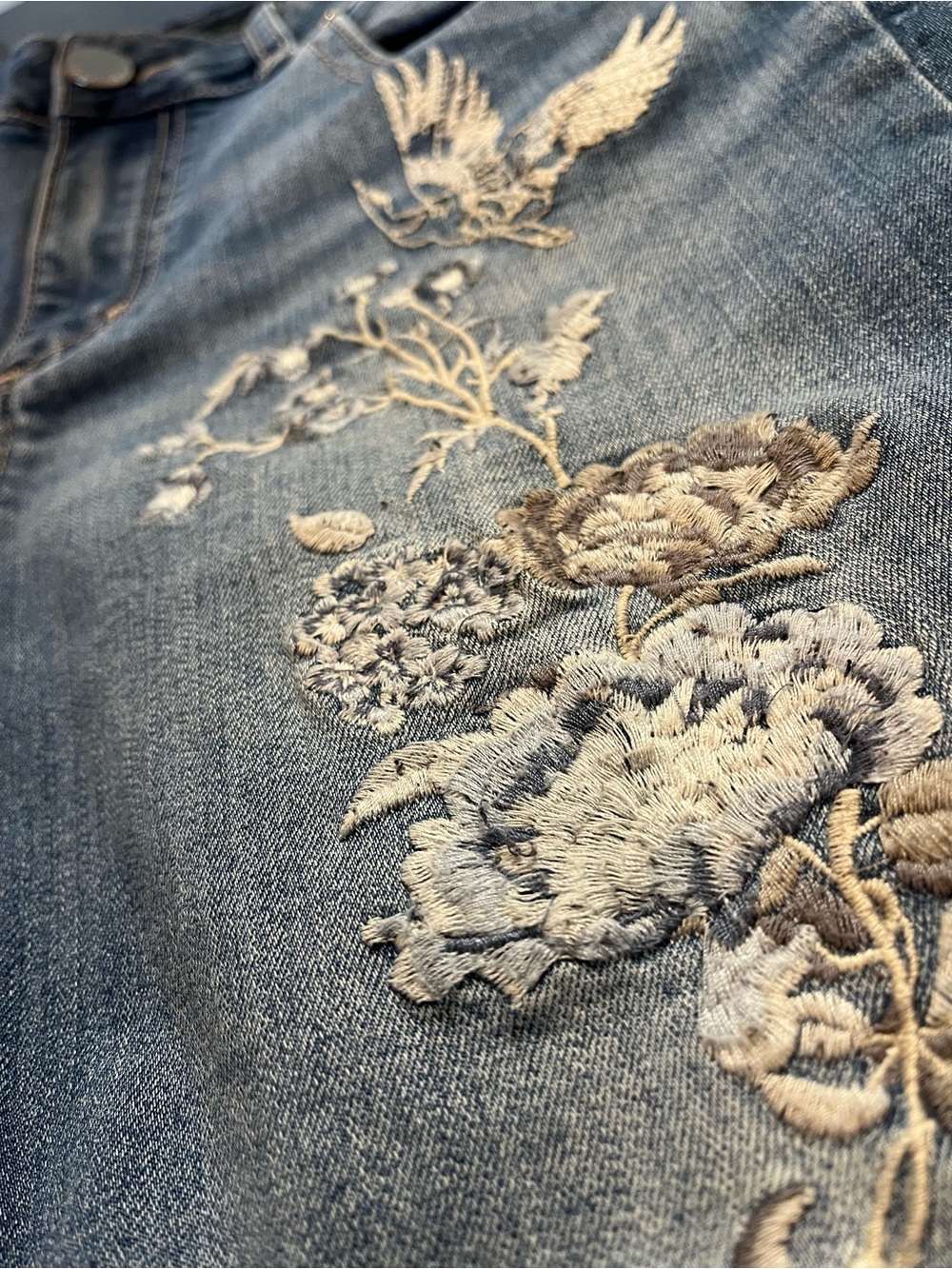 Seven7 Light Blue Embroidered Capri Jeans - Picture 7 of 7